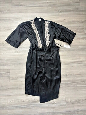 Vintage Y2K NWT LA intimates Floral Lace Satin Robe in Black